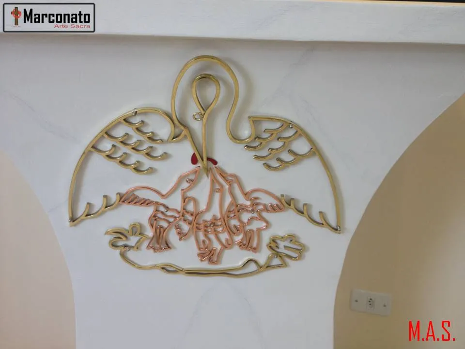 Aplique de pomba do Espírito Santo em latão e cobre, aplicado na parede